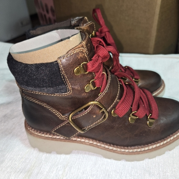 Bionica Brown Women Boots with Red Laces - Picture 4 of 9